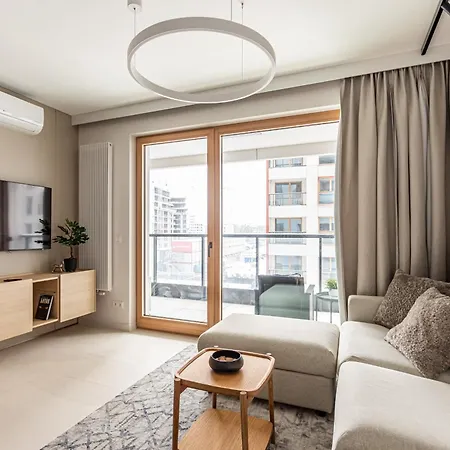 P&o Serviced Towarowa Square Apartman *