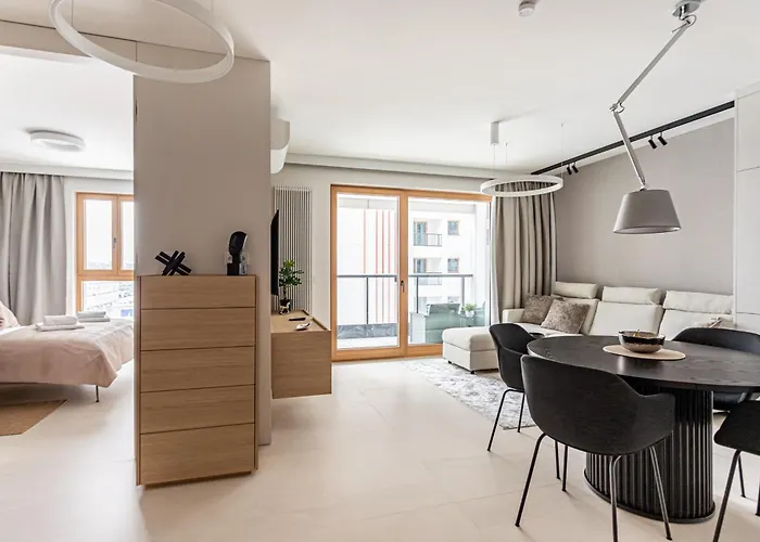 P&o Serviced Towarowa Square Apartman *