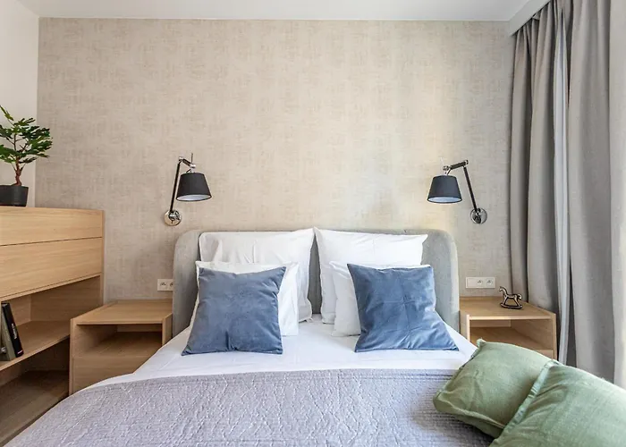 P&o Serviced Towarowa Square Apartman